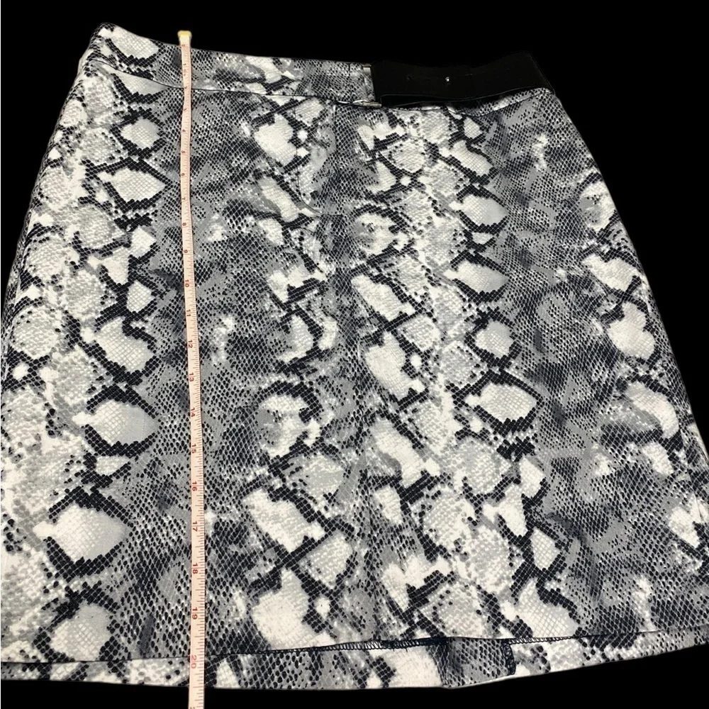 NEW York and company skirt size 10‎